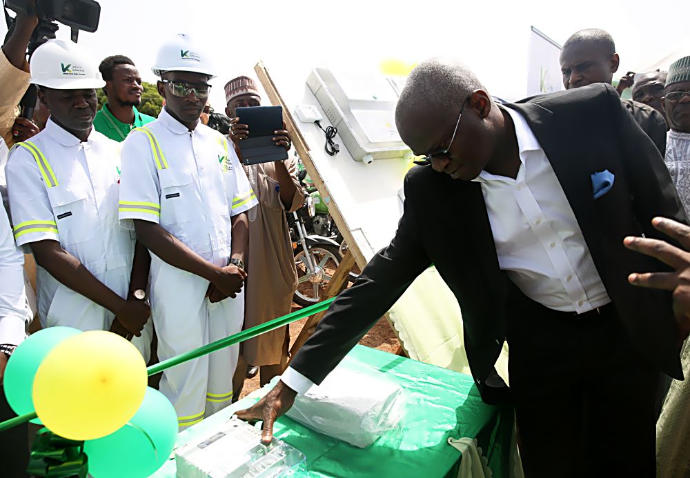 Hon. Minister of Power, Works & Housing, Mr Babatunde Fashola,SAN(right) inspecting the Meters at the launching of the Mass Meter Deployment by the Kaduna Electricity Distribution Company in Sokoto held at the premises of the Sokoto Independent Power Plant, Sokoto State on Monday 10th October 2016