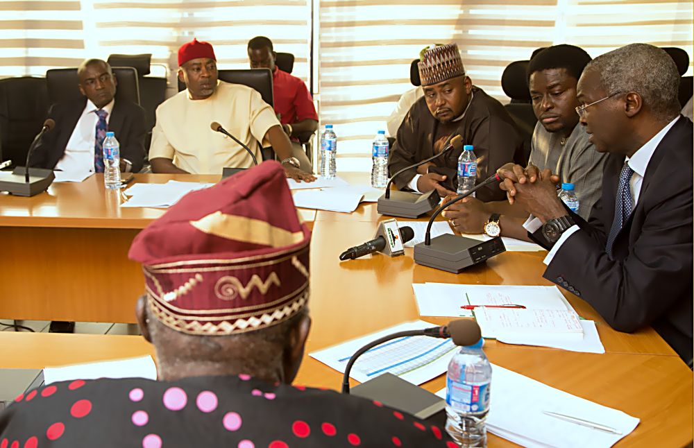 Hon Minister of Power, Works & Housing, Mr Babatunde Fashola, SAN (right), Chairman, House of RepresentativesÂ CommitteeÂ on Power, Hon. Daniel Asuquo (2nd right), Vice Chairman, Hon.Mohammed GololoÂ (middle) and othersÂ duringÂ theÂ oversight visitÂ to theÂ Minister to discussÂ the progress of workÂ on Power Sector related projectsÂ at the Ministry of Power, Works & HousingÂ headquarters, Maitama, Abuja on Wednesday 2nd, November 2016.