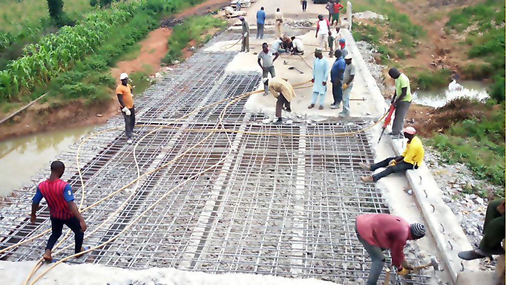 Personnel of Borini Prono & Co (Nigeria) Limited removing existingÂ deck and parapets duringÂ the emergency repair works on the collapsed deck slab of Jaji Bridge along Kaduna - Zaria road commissioned by the Federal Ministry of Power, Works and Housing in Kaduna State recently.Â 