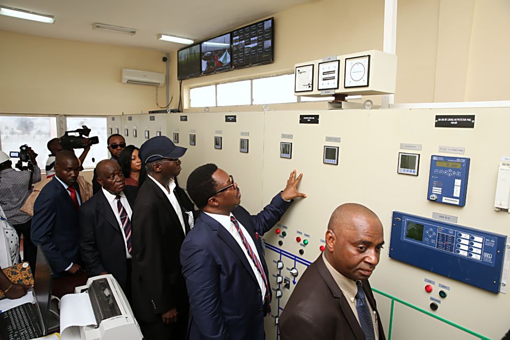 Hon . Minister of Power, Works & Housing, Mr Babatunde Fashola, SAN(2nd left) Managing Director of Niger Delta Power Holding Company Limited(NDPHC), Mr Chiedu Ugbo(2nd right) Managing Director of Transmission Company of Nigeria (TCN), Dr Abubakar Atiku (right)Deputy Governor of Akwa Ibom, Mr Moses Frank Ekpo(left),MD/ CEO, Cartlark International Ltd, Engr. Maryam Akanmode inspecting the Control Room shortly after the commissioning of the NIPP 330KV Switching Station by the Federal Government through the Niger Delta Power Holding Company Limited in Ikot Ekpene, Akwa Ibom State on Monday 21st November, 2016.