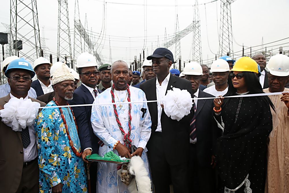 Hon . Minister of Power, Works & Housing, Mr Babatunde Fashola, SAN(middle), Managing Director of Niger Delta Power Holding Company Limited(NDPHC), Mr Chiedu Ugbo (left), Deputy Governor of Akwa Ibom, Mr Moses Frank Ekpo( ( 2nd left), MD/ CEO, Cartlark International Ltd, Engr. Maryam Akanmode,(left), traditional ruler ofÂ  Ikot Wyang Village,Ikot Ekpene, Chief Nicholas Nnabuk JP (2nd left) and others duringÂ  the commissioning of the NIPP 330KV Switching StationÂ  by the Federal Government through the Niger Delta Power Holding Company Limited at Â Ikot Ekpene, Akwa Ibom State on Monday 21st November, 2016.